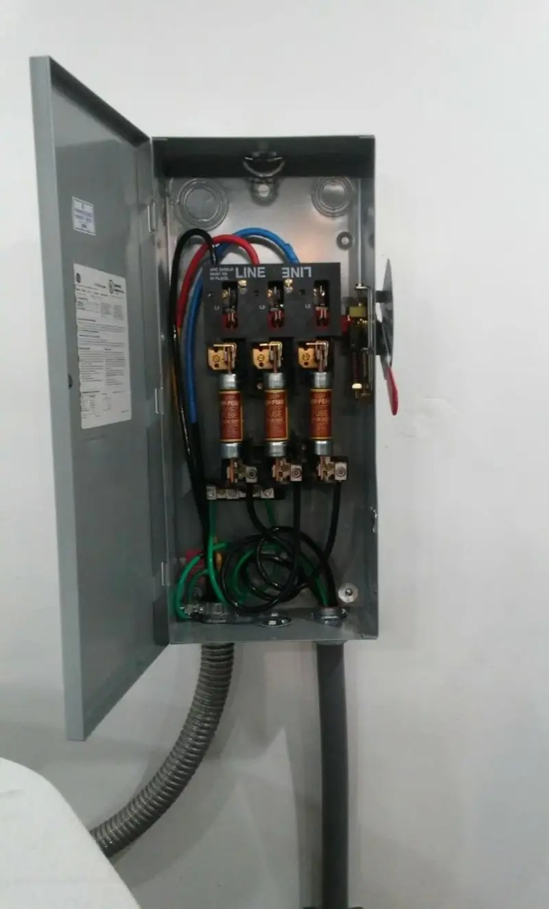 Three-phase disconnect switch installed for Smoke Detector Installation in Oviedo